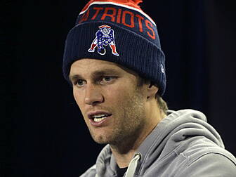 Tom Brady jumps on the Leicest...